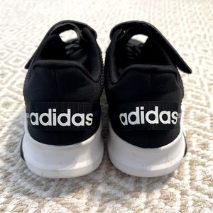 Kids Adidas cloud form Velcro black sneakers